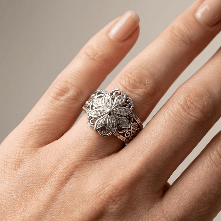 RING CU ZIRCONIU ÎN FORMĂ DE FLOARE ARGINTIE
