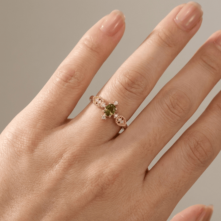 INELE DE AUR DELICATE CU CRISTAL VERDE OLIV - (REGLABILE)
