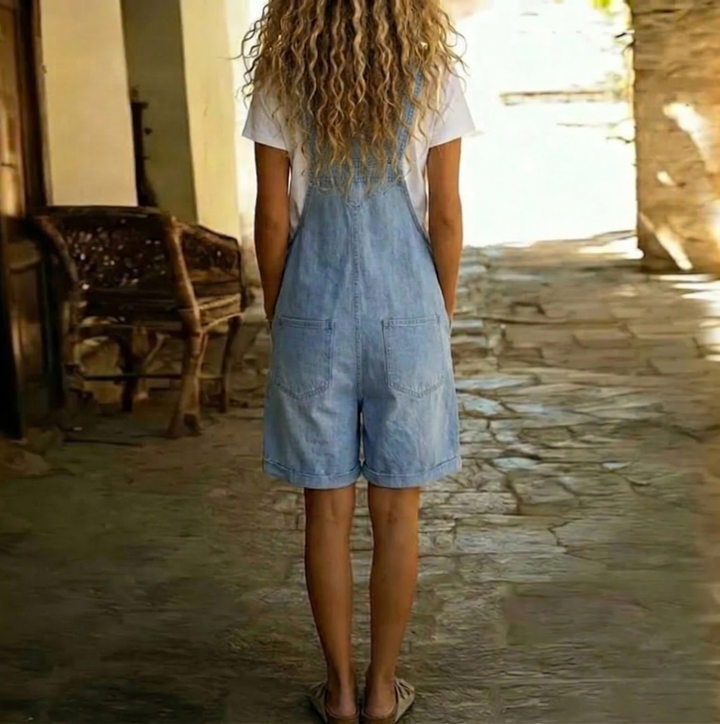 Clara | Salopetă scurtă din denim cu aspect vintage, din bumbac moale, albastru deschis