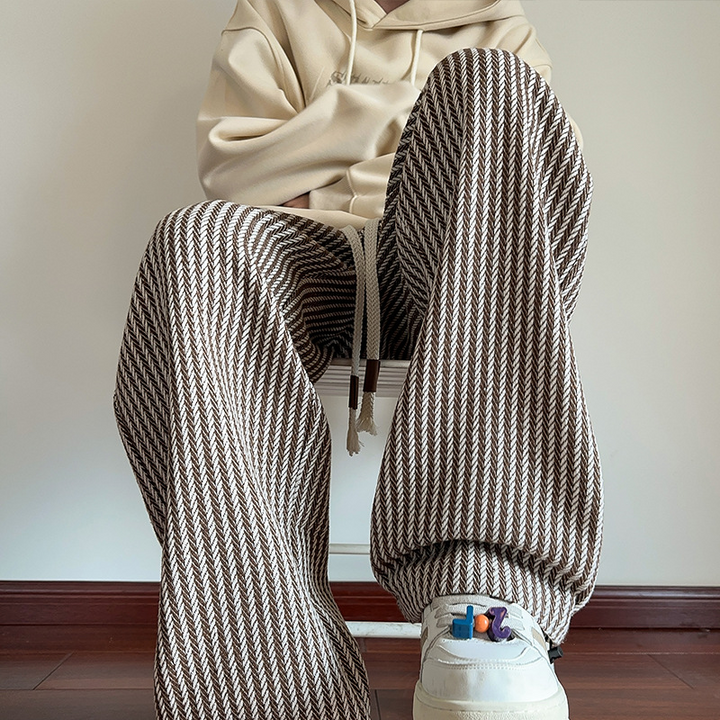 XAVIERA – PANTALONI DE SURVÊTEMENT RELAXAȚI ÎN CHEVRON MODERN