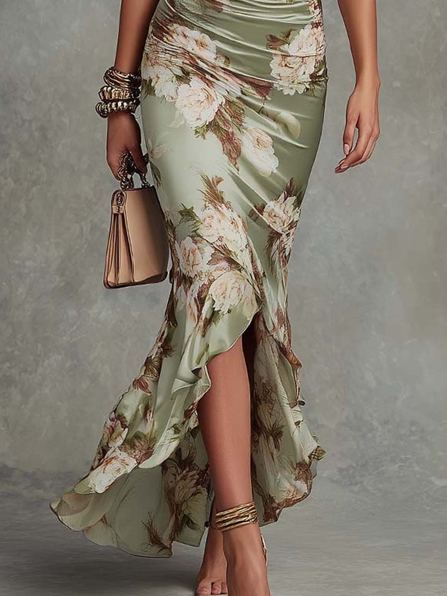 Anna - Rochie lungă asimetrică din satin verde cu decolteu în V, mâneci clopot plisate și motiv floral