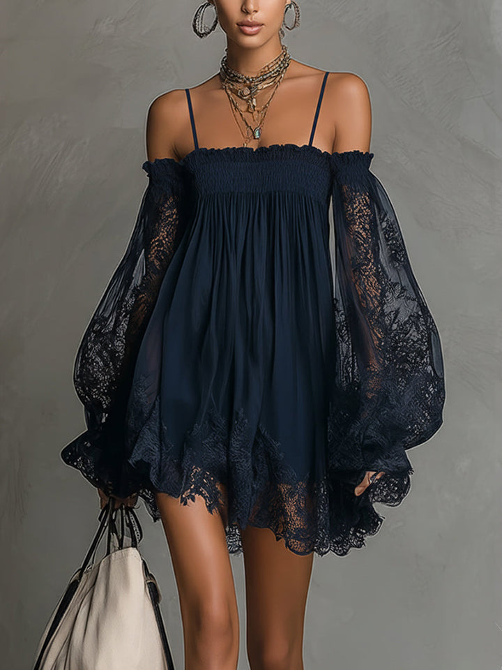 Noemi - Rochie mini din chiffon albastru închis cu decolteu la umeri, bordură din dantelă și mâneci transparente